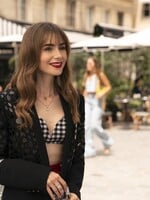 Lily Collins se narodilo miminko. Na svět ho přivedla náhradní matka
