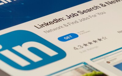 LinkedIn na svých uživatelích trénuje vlastní AI. Většina z nich o tom neví