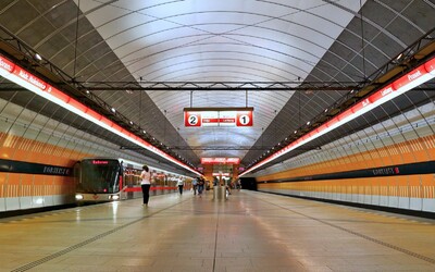 Linky metra A a C v Praze jezdí do neděle s výlukami. Stojí za tím oprava trati