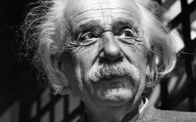 List Alberta Einsteina obsahujúci rovnicu E = mc² vydražili za 1,2 milióna dolárov