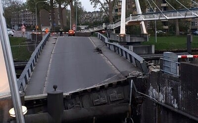 Loď, kterou řídil český kapitán, narazila do mostu v Nizozemsku a vážně jej poškodila