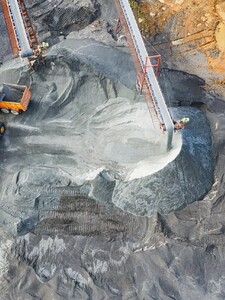 Lom na Mostecku přerušuje těžbu. Propustí stovky zaměstnanců