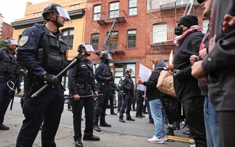 Los Angeles zavedlo zákaz nočního vycházení. Protesty kvůli raziím přerostly v chaos