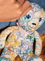 Louis Vuitton vytvořil plyšového medvídka pro UNICEF. Z prodejní částky 21 tisíc korun organizaci dá přibližně 20 % 