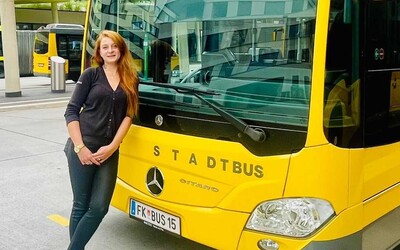 Lucia je řidičkou autobusu v Rakousku. Vydělávám tu výborně, mám 13. i 14. plat, na Slovensku se nežije, pouze přežívá, říká
