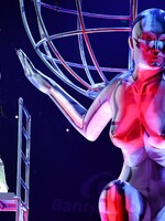 Ľudia si uťahujú z cringe choreografie Katy Perry. Jej koncerty nenapĺňajú očakávania ani haly