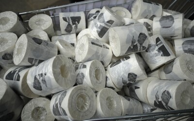 Ľudia v Austrálii pre koronavírus vykúpili toaletný papier. Noviny preto tlačia prázdne strany, do ktorých sa môžeš utrieť