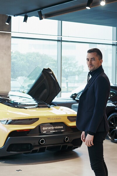 Lukáš predáva luxusné autá bohatým Slovákom: Bežne sa stretávam s tým, že klienti majú doma minimálne 20 až 30 vozidiel