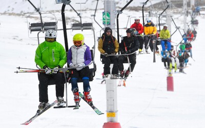 Lyžiarska sezóna sa rýchlo blíži. Toto sú dátumy, v ktorých otvoria populárne lyžiarske strediská