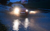 MAPA: Po slnečnom víkende Slovensko opäť zasiahnu silné dažde. Jeden kraj môžu dokonca potrápiť nebezpečné stacionárne búrky