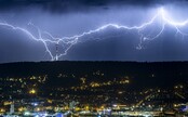 MAPA: Prehľad búrkových oblastí na Slovensku. Meteorológovia vydali výstrahy 1. stupňa