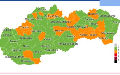 MAPA: V čoraz väčšom počte okresov majú zaočkovaní výhodu, epidemická situácia sa zhoršuje