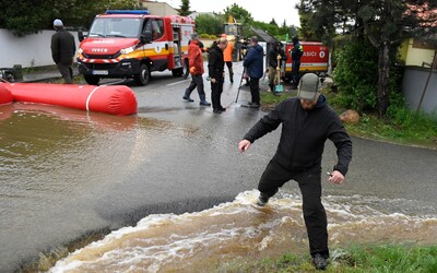 MAPA: V týchto okresoch Slovenska hrozia extrémne povodne. Dôvodom sú pretrvávajúce dažde 