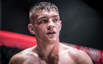 MMA bojovník Tadeáš Růžička ide do väzenia. Po útoku na muža na kúpalisku poslal súd bitkára za mreže