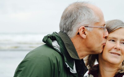 Má manželství vliv na vznik demence? Podle nové studie mají single lidi nižší riziko