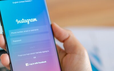 Macron navrhuje zákaz sociálních sítí pro děti do 15 let. Pravidlo by mohlo platit pro celou EU