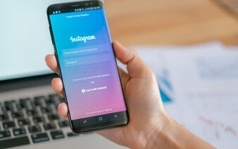 Macron navrhuje zákaz sociálnych sietí pre deti do 15 rokov. Pravidlo by mohlo platiť pre celú EÚ