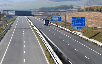 Maďarská 1-dňová diaľničná bude výrazne drahšia, zaplačú aj Slováci. Bude len o pár eur lacnejšia ako 10-dňová