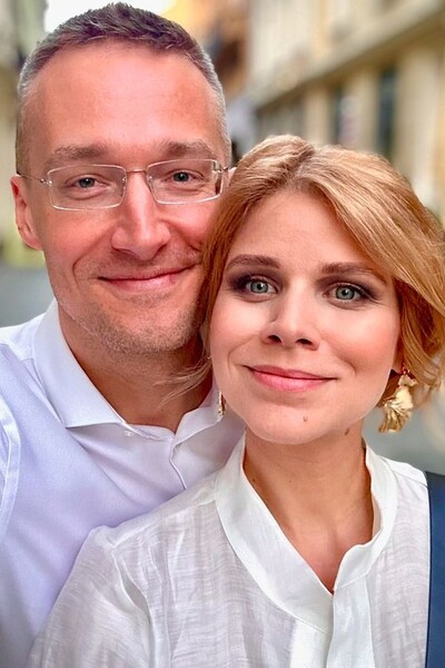 Manželia Zuzana Kovačič Hanzelová a Michal Kovačič oznámili, že sa stanú rodičmi. O radostnú správu sa podelili na Instagrame
