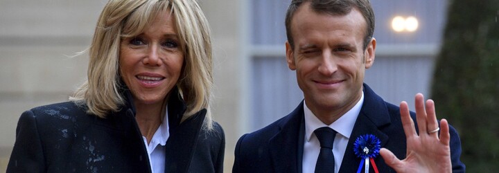 Manželka francouzského prezidenta podala žalobu na ženy, které o ní tvrdily, že se narodila jako muž