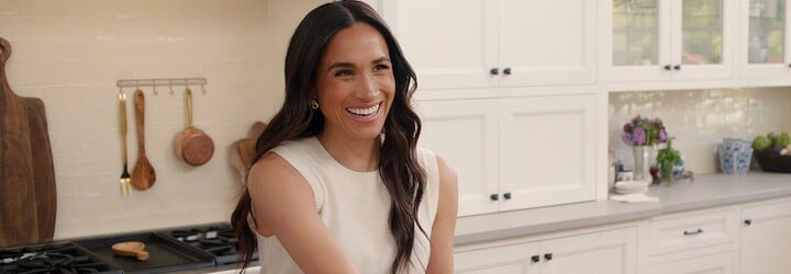Manželku prince Harryho pronásledují samé přešlapy. Lidé na Meghan opět útočí