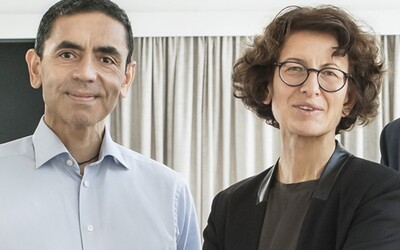 Manželský pár pôvodom z Turecka, ktorý vymyslel vakcínu proti koronavírusu, dostal v Nemecku štátne vyznamenanie