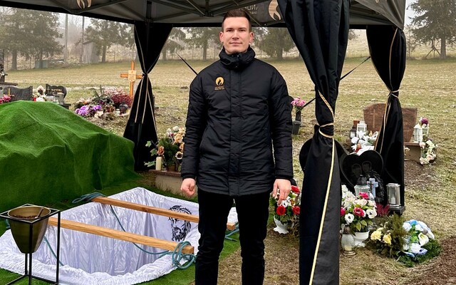 Marek pracuje od 15 let v pohřební službě: Na Štědrý den jsme už pohřbívali. Smrt si člověk nenaplánuje (Rozhovor)