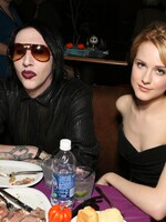 Marilyn Manson měl mít doma speciální místnost pro „zlobivé holky“. Zvukotěsný pokoj údajně používal k mučení žen