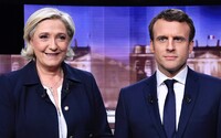 Marine Le Penová má blízko k Rusku, varujú Francúzov pred druhým kolom prezidentských volieb Macron aj Navaľnyj 