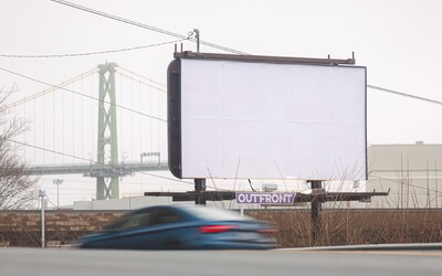 Marketingová agentúra nechala po celom meste prázdne billboardy, aby si ľudia oddýchli od otravnej reklamy