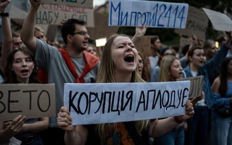 Masivní demonstrace na Ukrajině: Tisíce lidí protestovaly proti omezení boje s korupcí