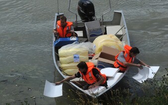 Masívny únik ropy pri Dunaji v Srbsku: Do ochrannej bariéry sa dostalo vyše 80 000 litrov