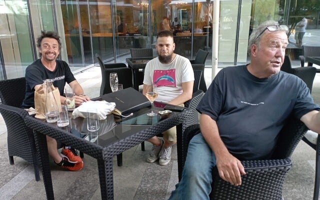 Matej sa 15 minút rozprával s Jeremym Clarksonom v bratislavskej reštaurácii: Šiel by som s ním do mesta na pivo, je to pohoďák