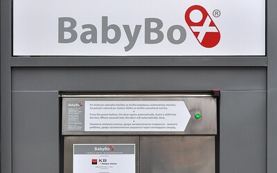 Matka odložila dítě do babyboxu. Pak si to rozmyslela  