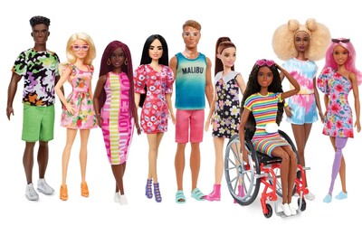 Mattel jde naproti inkluzivitě. Barbie mají protézy, naslouchátka či rozmanité postavy