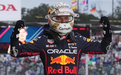 Max Verstappen se stal mistrem světa F1. I přes komplikace kvůli silnému dešti vyhrál Velkou cenu Japonska