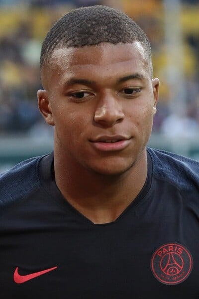 Mbappé se podle spekulací ve Švédsku dopustil znásilnění. Fake news, brání se fotbalista