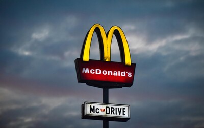 McDonald’s, Coca-Cola a Starbucks pozastavují fungování v Rusku
