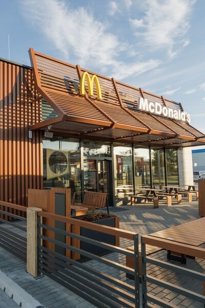 McDonald’s hľadá nové posily do tímu. Okrem kariérneho rastu máš flexibilný pracovný čas, jedlo v 50 % zľave či lístky do kina