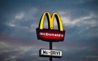 McDonald's otevřel první převážně automatizovanou provozovnu, aktivisté se proti ní bouří