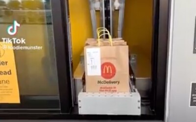 McDonald’s otvoril prvú prevažne automatizovanú prevádzku. Aktivisti sa proti nej búria