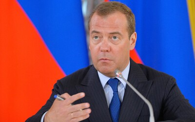 Medvedev: Sankcie voči Moskve môžeme vnímať ako akt agresie a dôvod na vojnu