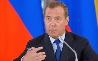 Medvedev zosmiešnil Trumpovu výzvu na ukončenie vojny. Rusko údajne nezaujímajú americké hrozby
