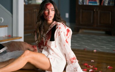 Megan Fox si užíva sex na chate, no ráno sa zobudí pripútaná k mŕtvole. Čo sa skutočne stalo a kto jej sporo odetej ide po krku?