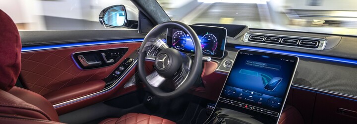 Mercedes-Benz s novým vozem třídy S spouští pilotní projekt automatizovaného parkování bez řidiče