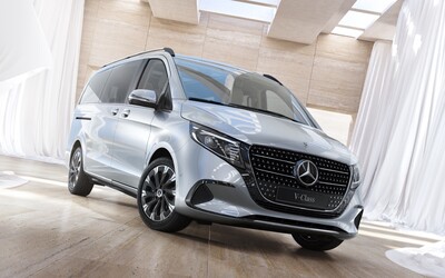 Mercedes-Benz triedy V prešiel komplexnou modernizáciou, ktorá mení masku, vylepšuje svetlá a prináša luxusnejší interiér