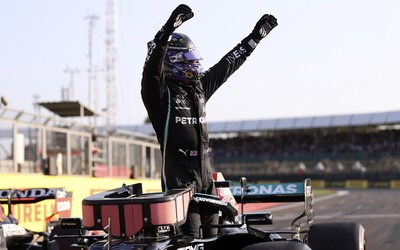 Mercedes: Keby sme zažalovali FIA na civilnom súde, Hamilton by titul dostal naspäť, ale v F1 by to znamenalo pohromu a odchod
