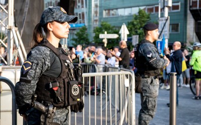Mestská polícia zháňa nových ľudí. Láka na plat až 1 600 eur, príspevok na bývanie a benefity