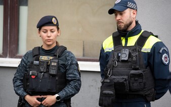 Mestskí policajti budú po novom riešiť aj rýchlych vodičov. Môžu im dať tiež nafúkať