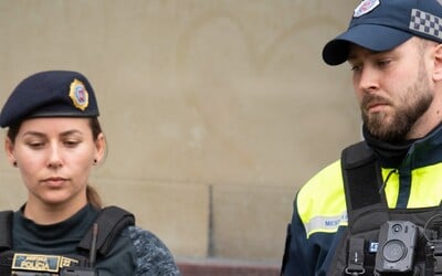 Mestskí policajti budú po novom riešiť aj rýchlych vodičov. Môžu im dať tiež nafúkať